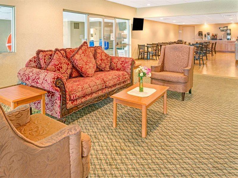 Travelodge By Wyndham Lincoln Airport I-80 Экстерьер фото