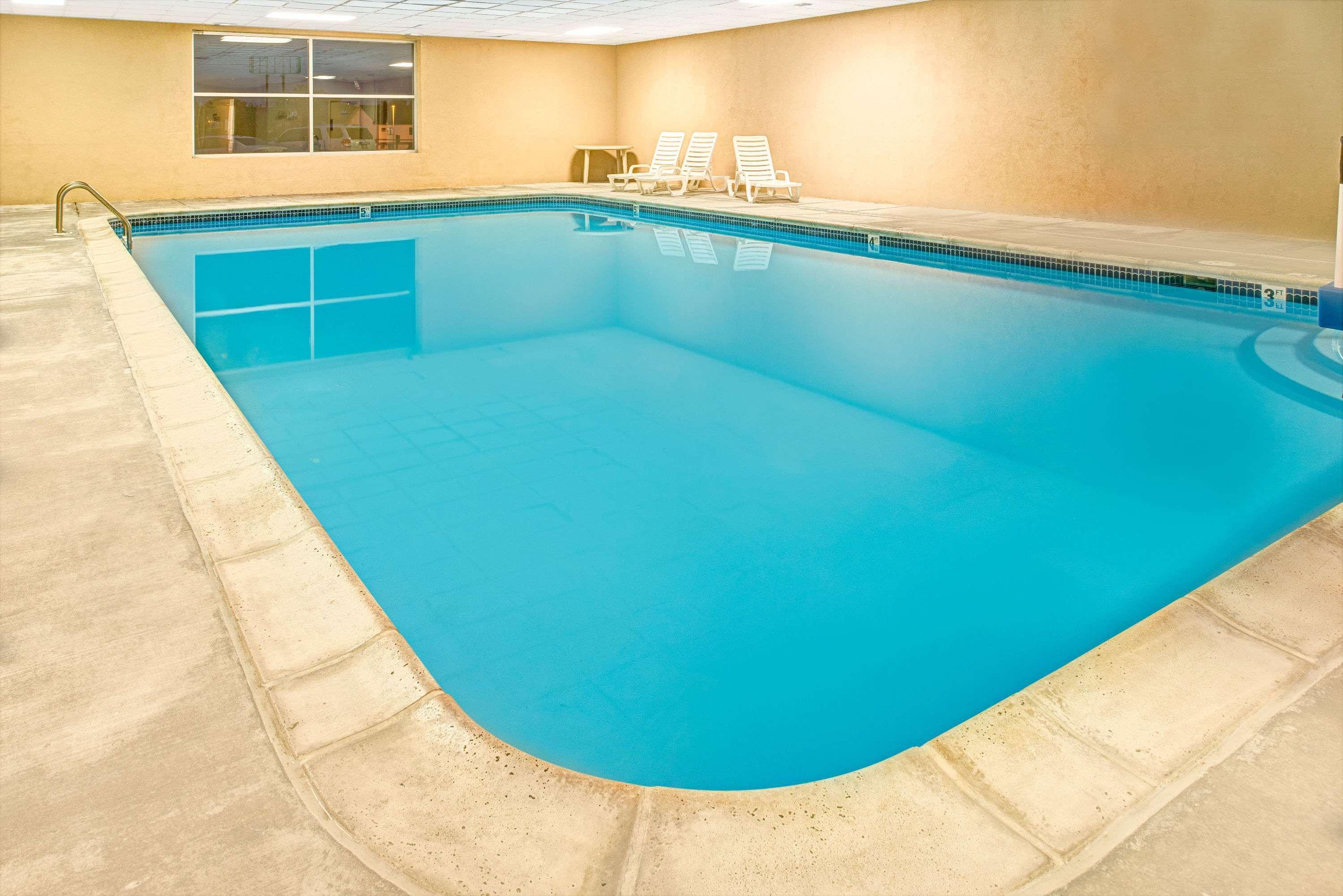 Travelodge By Wyndham Lincoln Airport I-80 Экстерьер фото